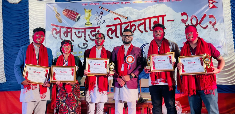 लमजुङ लोकताराको उपाधी मनबहादुर  गुरुङ (रञ्जित) लाई