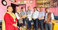 मृगौलाका विरामी शिक्षकलाई प्याब्सन लमजुङ र ल्याण्ड स्टार स्कुलको सहयोग