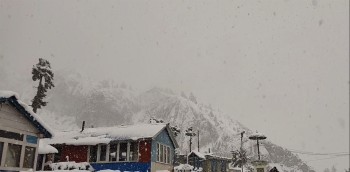 मनाङमा हिमपात र वर्षा बढेपछि पदयात्रा तथा हिमाल आरोहणमा रोक