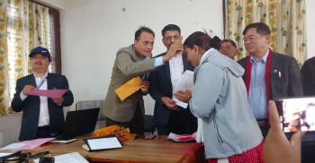 लमजुङमा शिक्षक नेताबाट शिक्षकलाई नियुक्तिपत्र वितरण