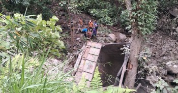 मर्स्याङ्दीको टुनीखर्कमा ट्रक दुर्घटना, चालकसहित २ घाइते