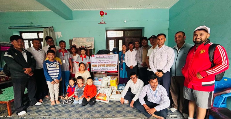 लमजुङमा नेपाल निजामती कर्मचारी संगठनद्धारा खाद्यान्न तथा स्टेशनरी सहयोग