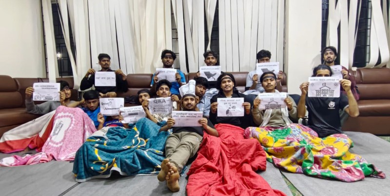 कालोपट्टी बाँधेर लमजुङ क्याम्पसका विद्यार्थीहरु रिले अनशनमा 