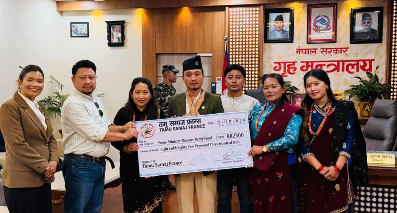 तमू समाज फ्रान्सद्वारा बाढी पीडितका लागि करिब ९ लाख रुपैयाँ सहयोग