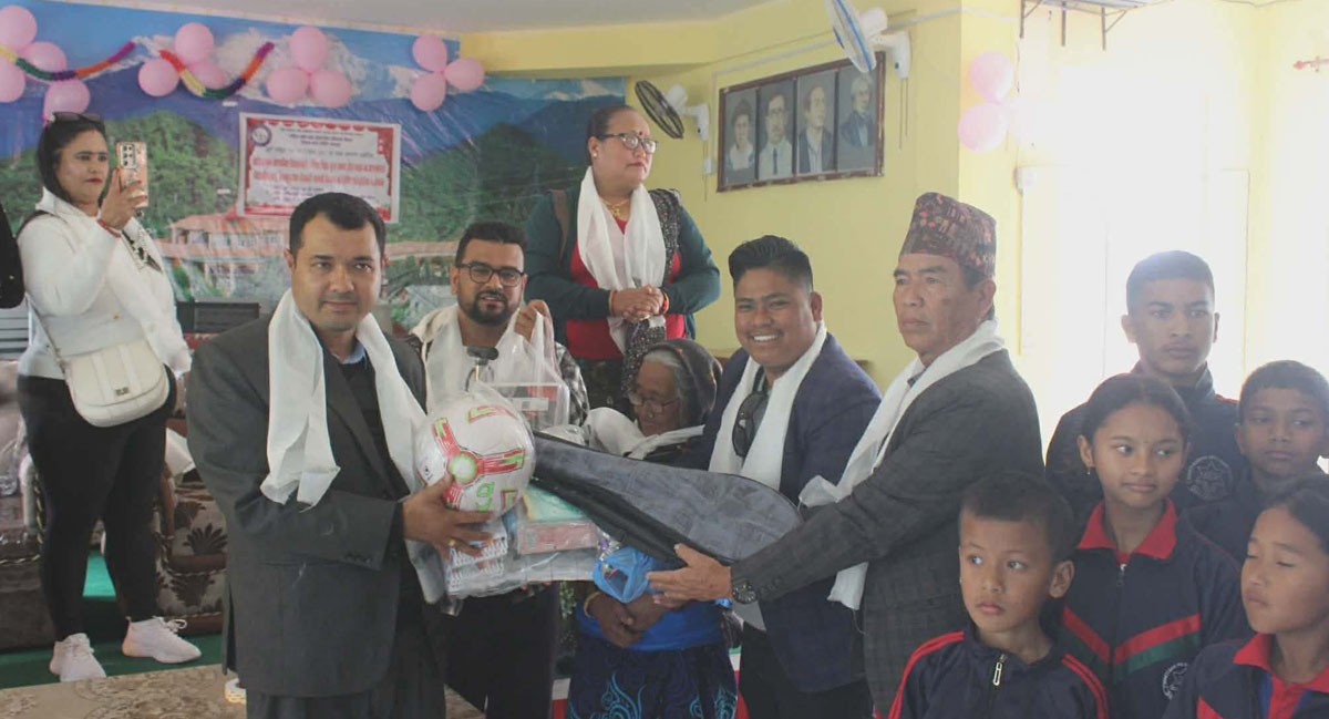 फरक क्षमता भएका विद्यार्थीलाई शैक्षिक तथा खेलकुद सामग्री वितरण