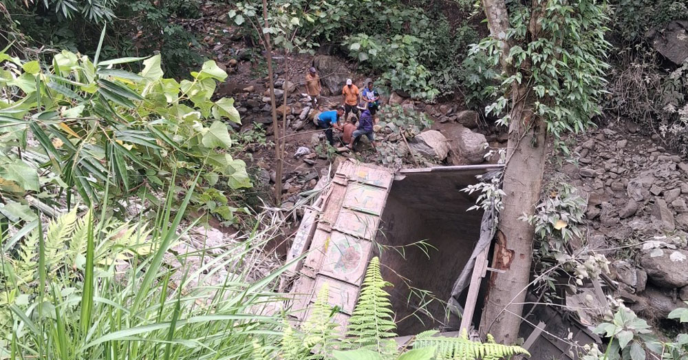 मर्स्याङ्दीको टुनीखर्कमा ट्रक दुर्घटना, चालकसहित २ घाइते